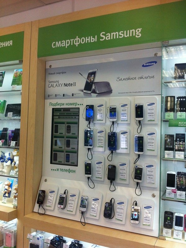 Мегафон магазин смартфонов. Смартфоны в салоне связи МЕГАФОН. Ценник МЕГАФОН. Салон МЕГАФОН телефоны. Смартфон в офисе МЕГАФОН.
