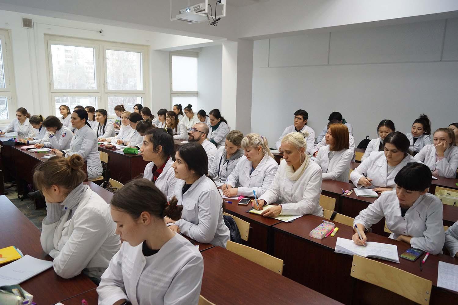 колледжи фармация москва