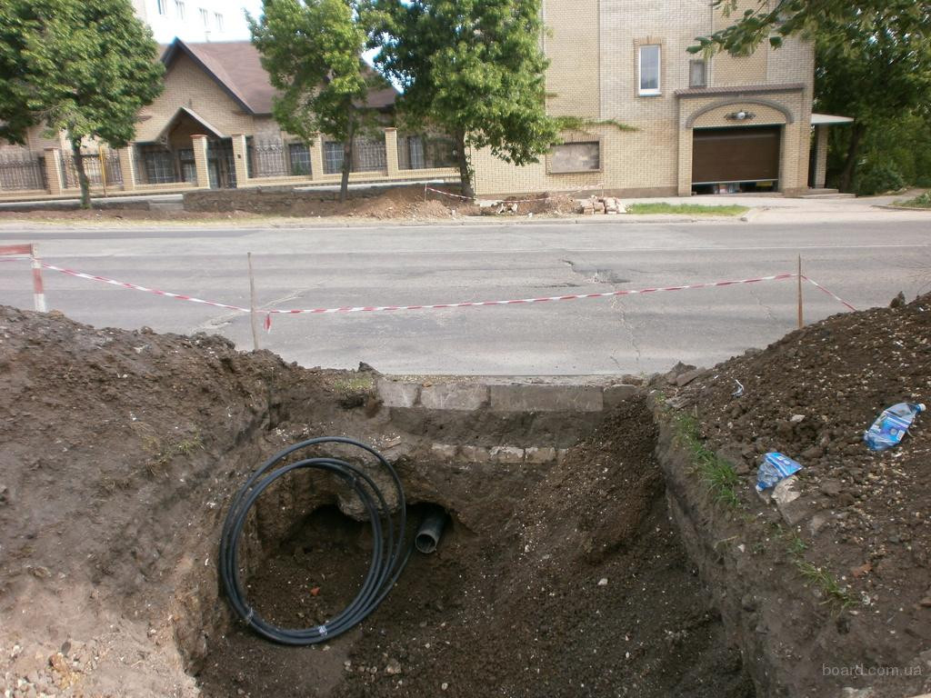 Прокол под дорогой. Проколы под дорогами. Водопроводный прокол под дорогой. Прокол под асфальтом для водопровода. Прокладка кабеля в земле под асфальт.