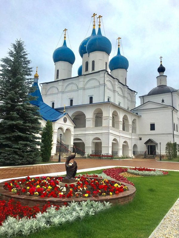 Высоцкий мужской монастырь в Серпухове осень