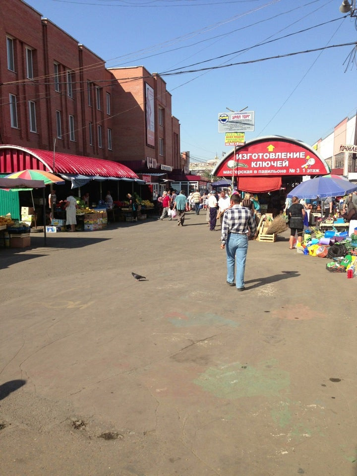 Оренбург базары. Центральный рынок мясной павильон Оренбург. Зеленый рынок Оренбург. Площадь центрального рынка в Оренбурге. Центральный рынок Оренбург режим Оренбург.