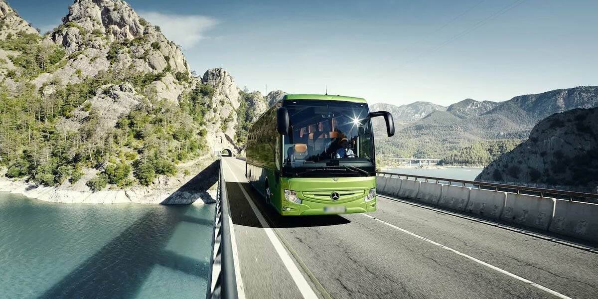 Go travel transport. Mercedes-Benz Tourismo. Мерседес-Benz Bus. Автобус для путешествий. Автобус в горах.