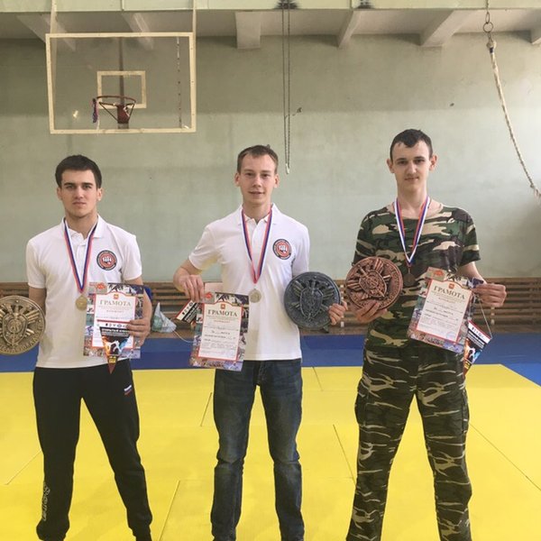 Легион курсы. 100 бальный репетитор легион. Эрик 100 бальный репетитор. Легион екатеринбург. Легион курсы.