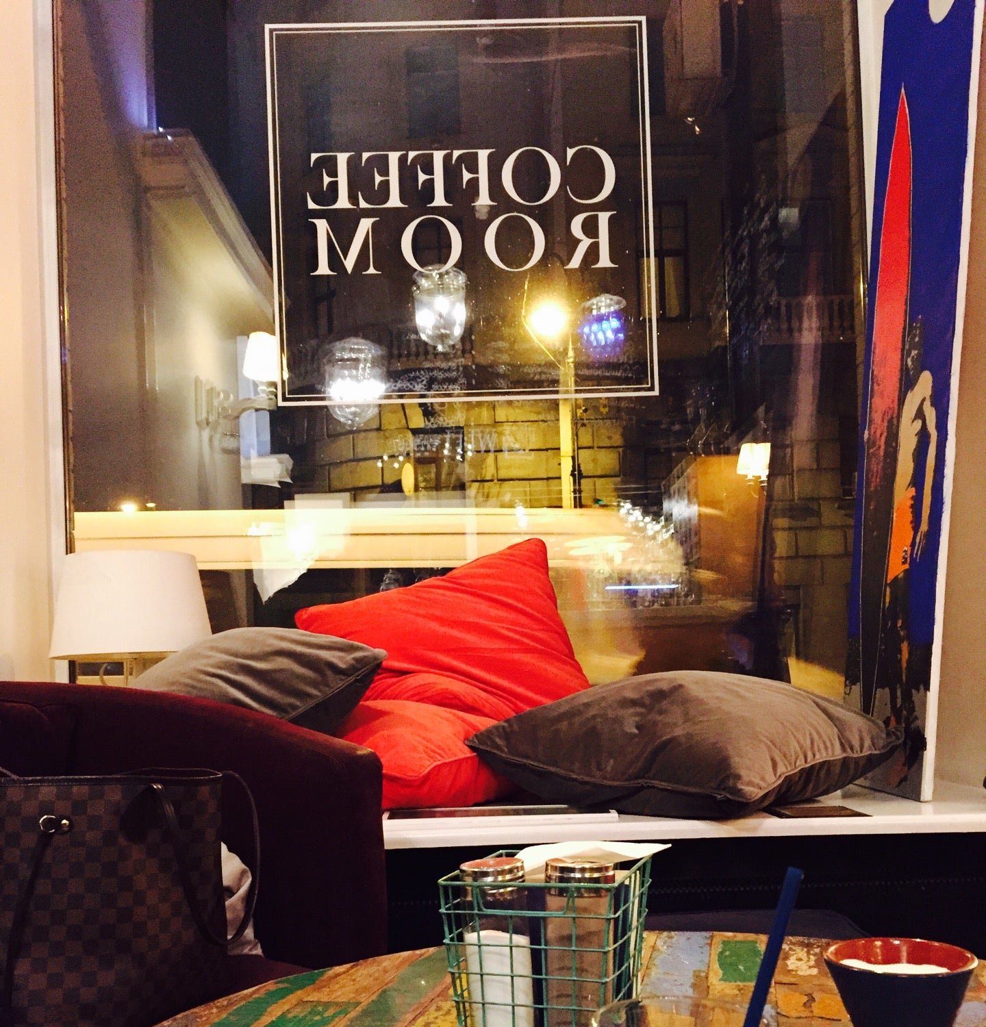 Coffee room street. Комната кофе. Coffee Room Красноярск. Кофейня Тайная комната. Coffee Room Курск.