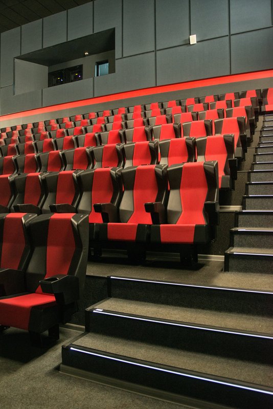 IMAX Жемчужная Плаза. Кинотеатр Жемчужная Плаза СПБ. Жемчужная Плаза кинотеатр IMAX. Жемчужная Плаза IMAX зал.