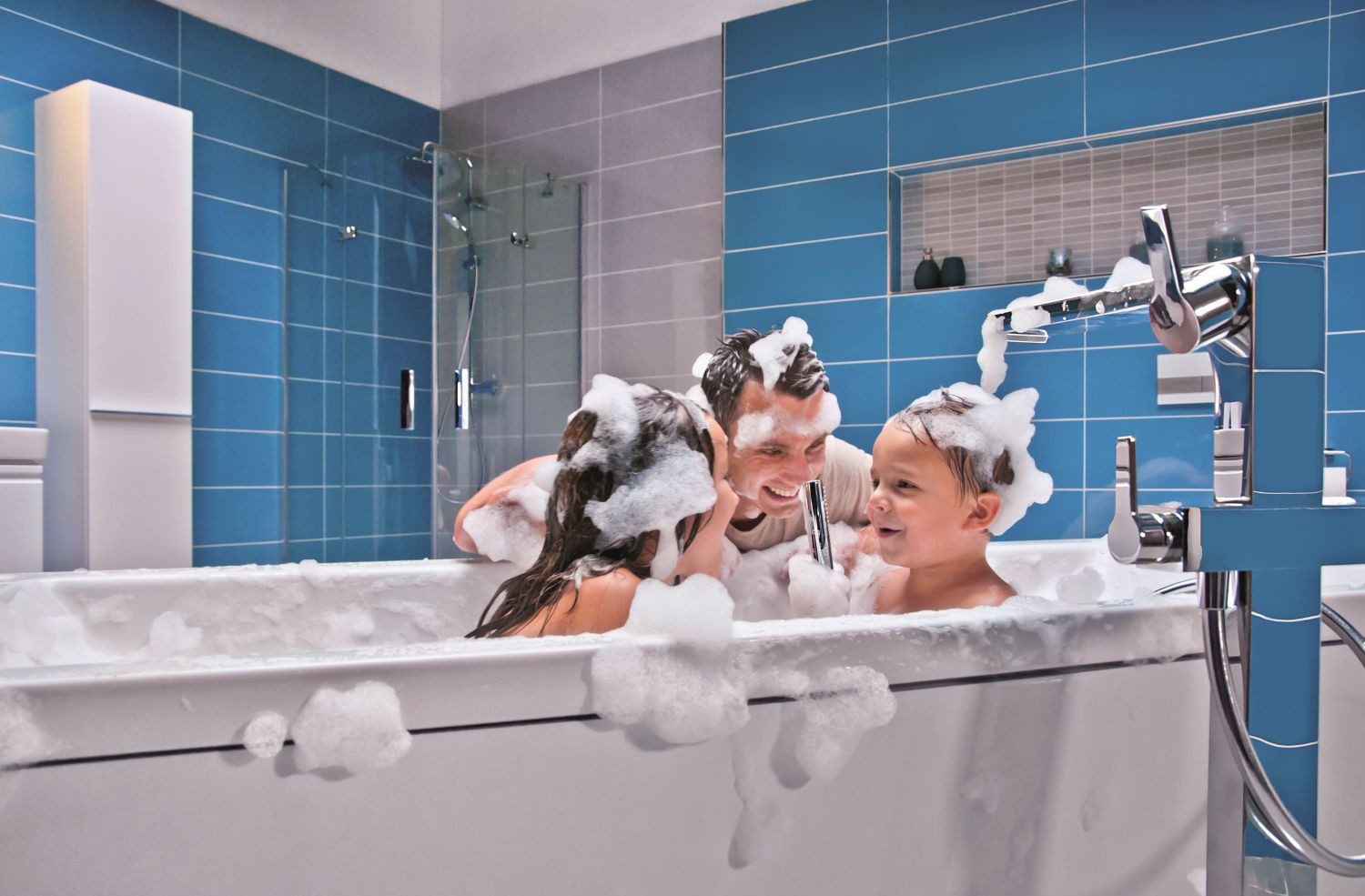 дачный ответ ванная комната. ванны рядом со мной. ванны рядом со мной. ванны рядом со мной. женщина в джакузи.