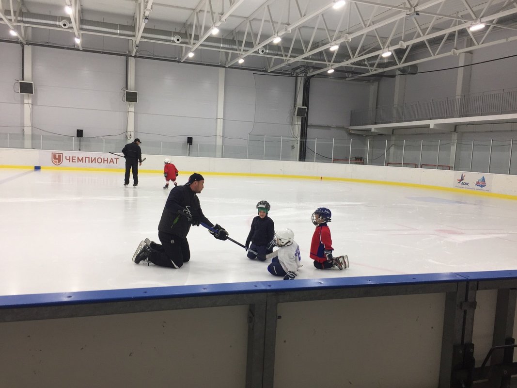 ледовая тренировка. ледовый дворец южный лед. южный лед щербинка. южный лед.