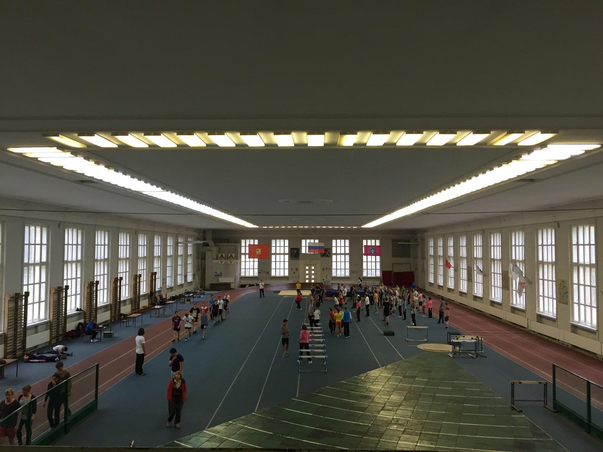 Санта моника зал курск. Манеж фитнес. Манеж ярославль тренажерный зал. Фитнес зал курск манеж. Манеж фитнес.