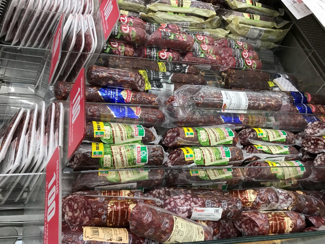 в ашане есть мебель