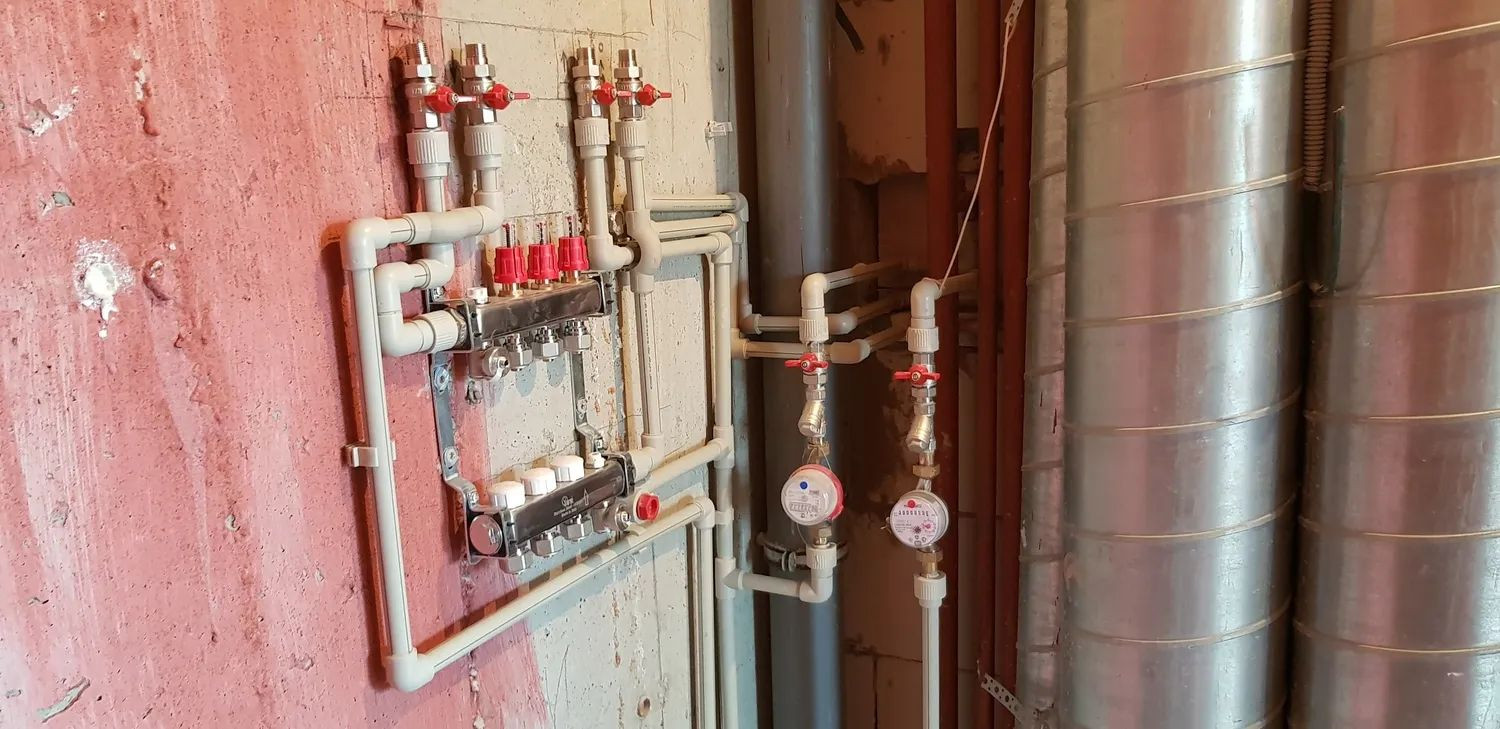 слесарь-сантехник. устранение засоров канализации. сантехник сочи. сантехник. сантехник прочистка канализации.