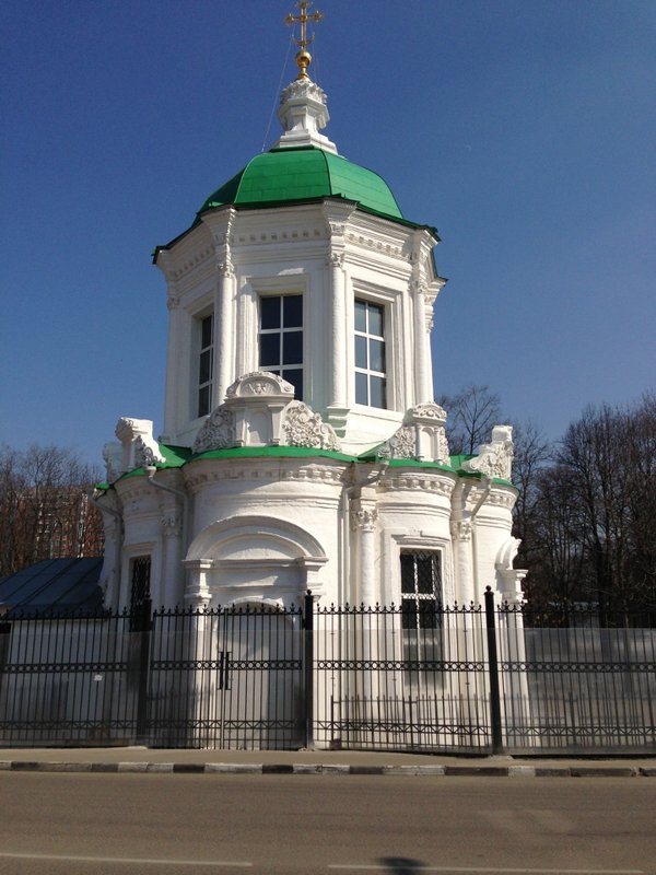 Храм знамения в перово. Знаменская церковь в перово (1705). Знаменская церковь в перово (1705). Церковь знамения в перово. Церковь парк перово.