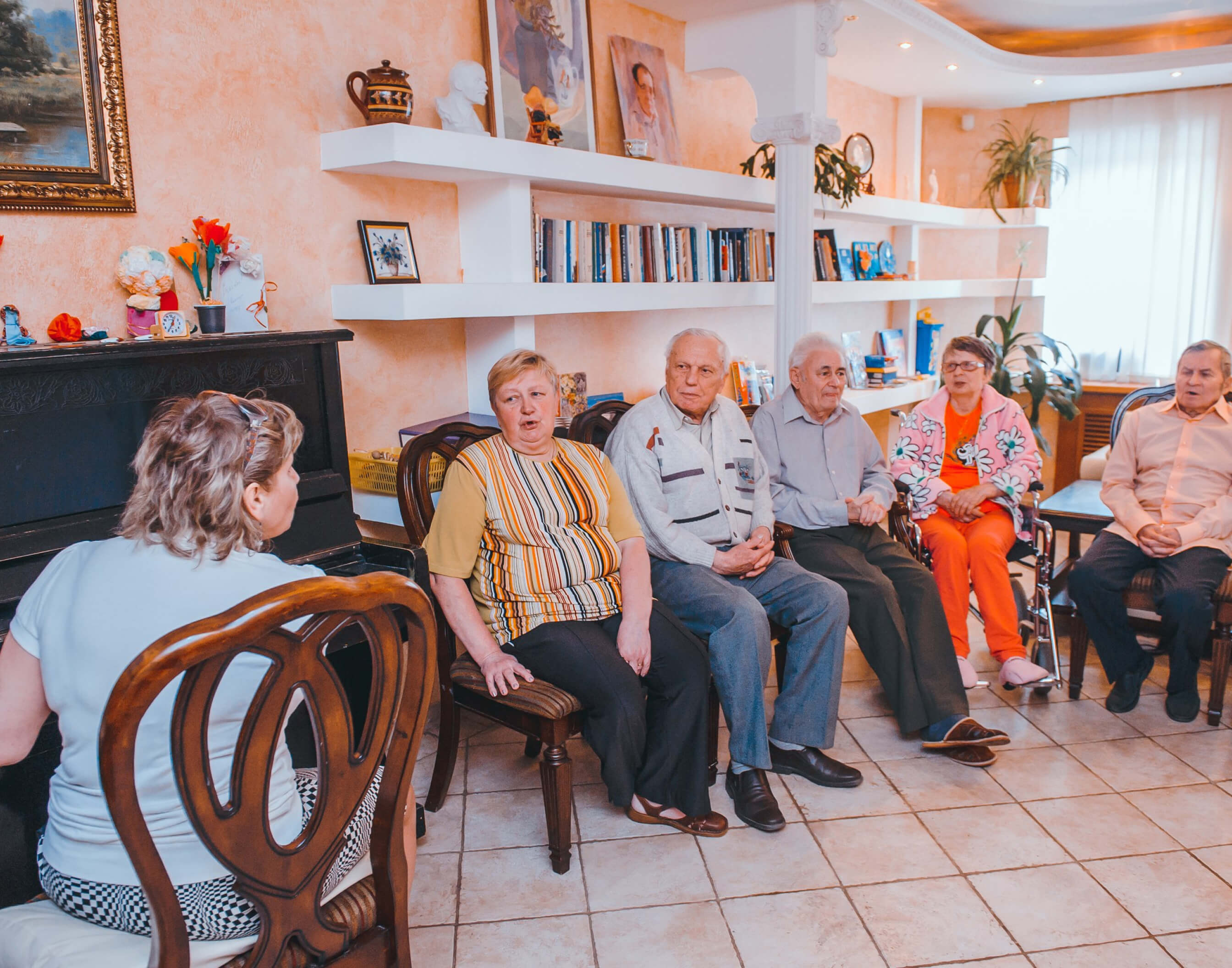 Социальный дом. Пансионат для пожилых Аннушка в Мишуткино. Варежкино пансионат для пожилых Калининградская область. Дом престарелых. Дом пенсионеров.