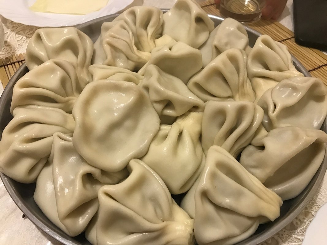 Два толстяка на кирова. Два толстяка меню. Кафе два толстяка владикавказ. Хинкали вид сверху. Хинкали владикавказ.