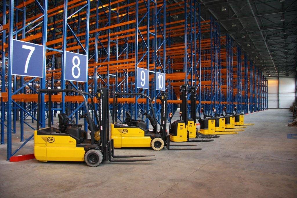 фуры на границе с белоруссией. фура крымский мост. грузовой поток. грузовой поток. грузовой поток.