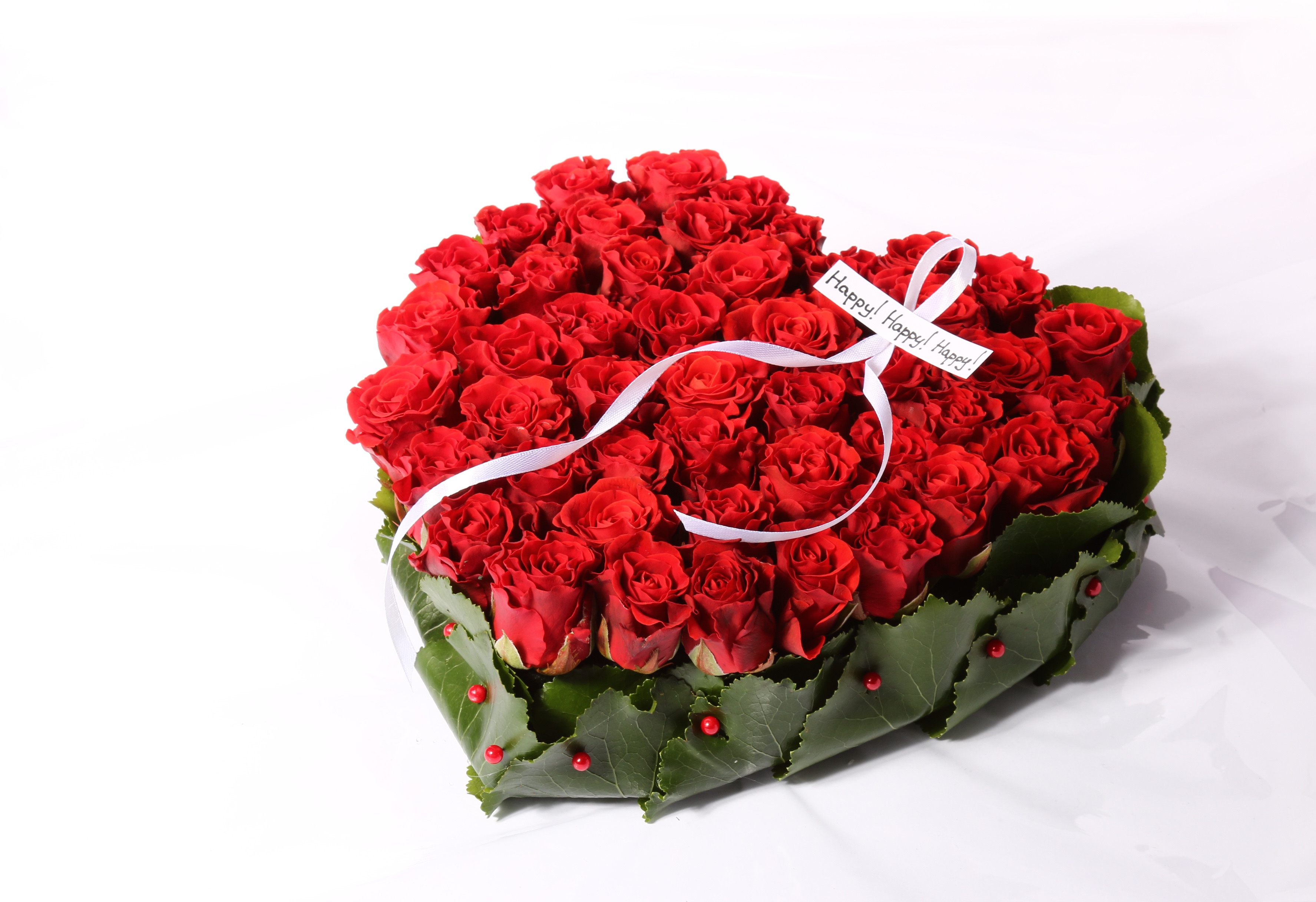 Красивый подарок женщине на день рождения. Букеты на день влюбленных. Букет из роз в виде сердца. Сердце из цветов. Букет "14 февраля".