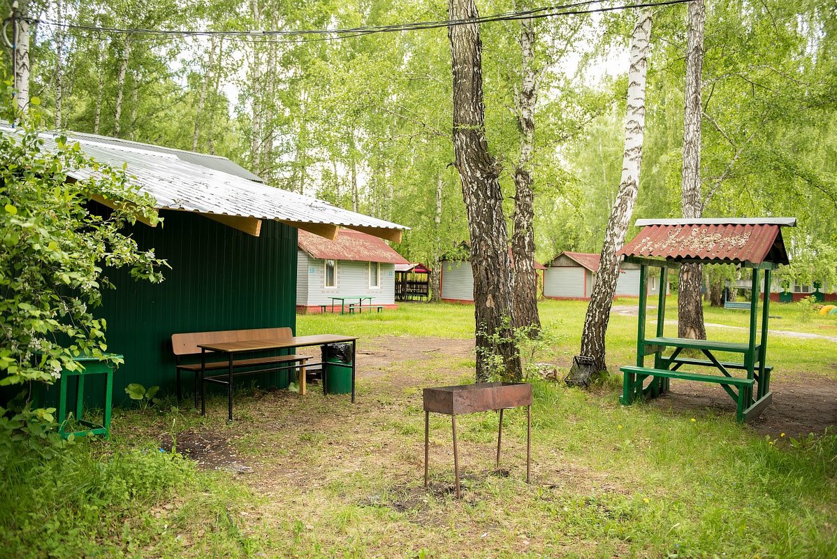 Добрый лось сайт. Добрый Лось база отдыха Лосево. Турбаза добрый Лось Ленинградская область. Добрый Лось база отдыха Челябинск Шеломенцево. Беседки Шеломенцево.