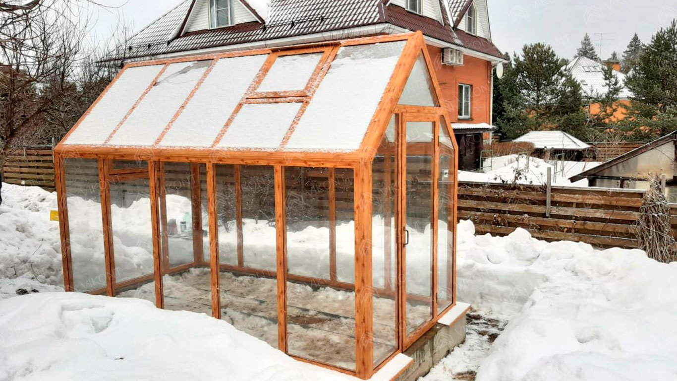 Арочная теплица из дерева