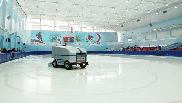 Ледовый энгельс. Ледовый дворец Томск. Крытый каток Томск Академгородок. Ледовый дворец Игрим. Крытый каток на Каштаке в Томске.