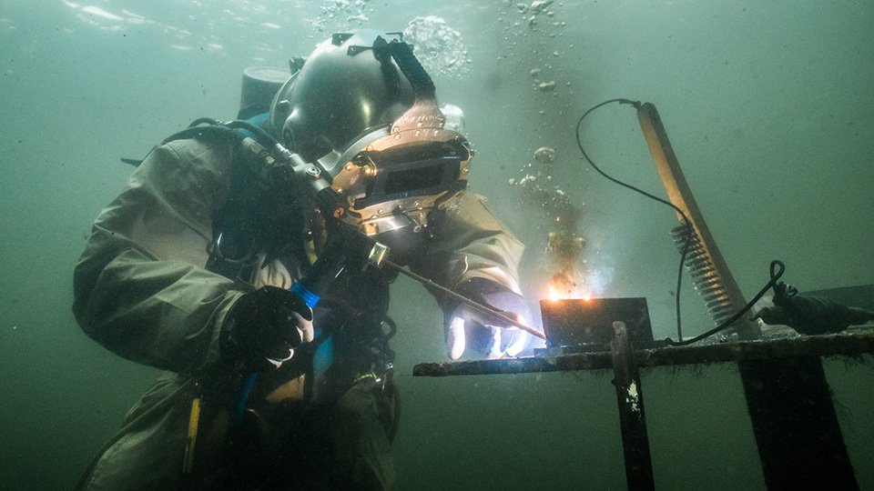 Гипербарическая сварка. Подводная гипербарическая сварка. Снаряжение для кейв дайвинга. Подводная сварка. Подводная съемка красного моря.