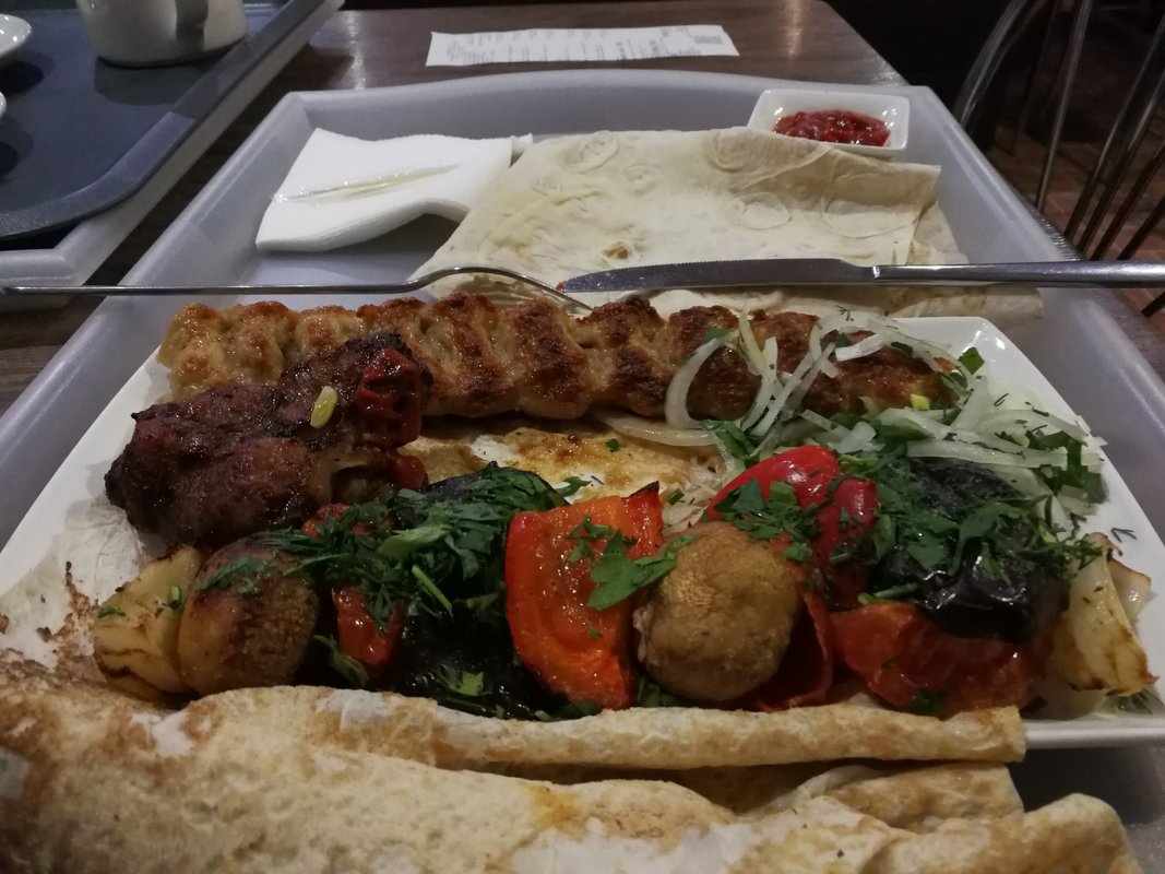 Шашлычный д. Шашлычный дворик снежногорск. Автошашлычный дворик в калуге. Шаурма березовка шашлычный двор. Шашлычный дворик фрязино вокзальная.