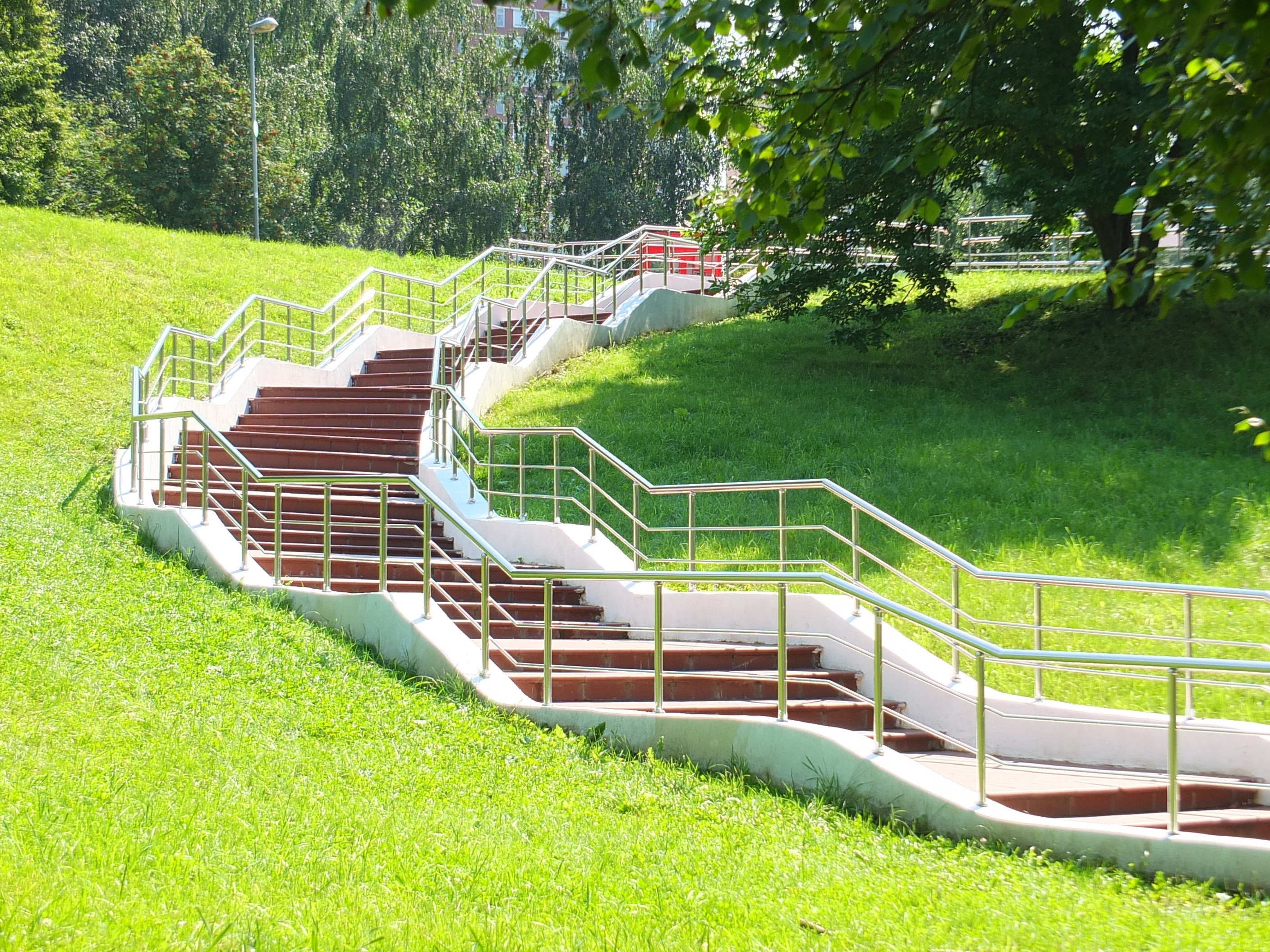 Строители красногорск. Парк у Джамгаровского пруда горка. Джамгаровский парк проект благоустройство. Сквер на Олонецком проезде благоустройство. Парк МИЭМ.