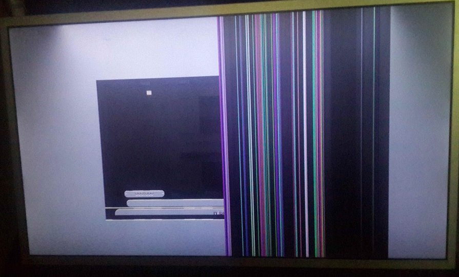 Полосы ремонт телевизора. Матрица на телевизор самсунг 55 сломалась. ЖК самсунг вертикальная полоса. Телевизор Samsung неисправная матрица. Телевизор самсунг повреждена матрица.