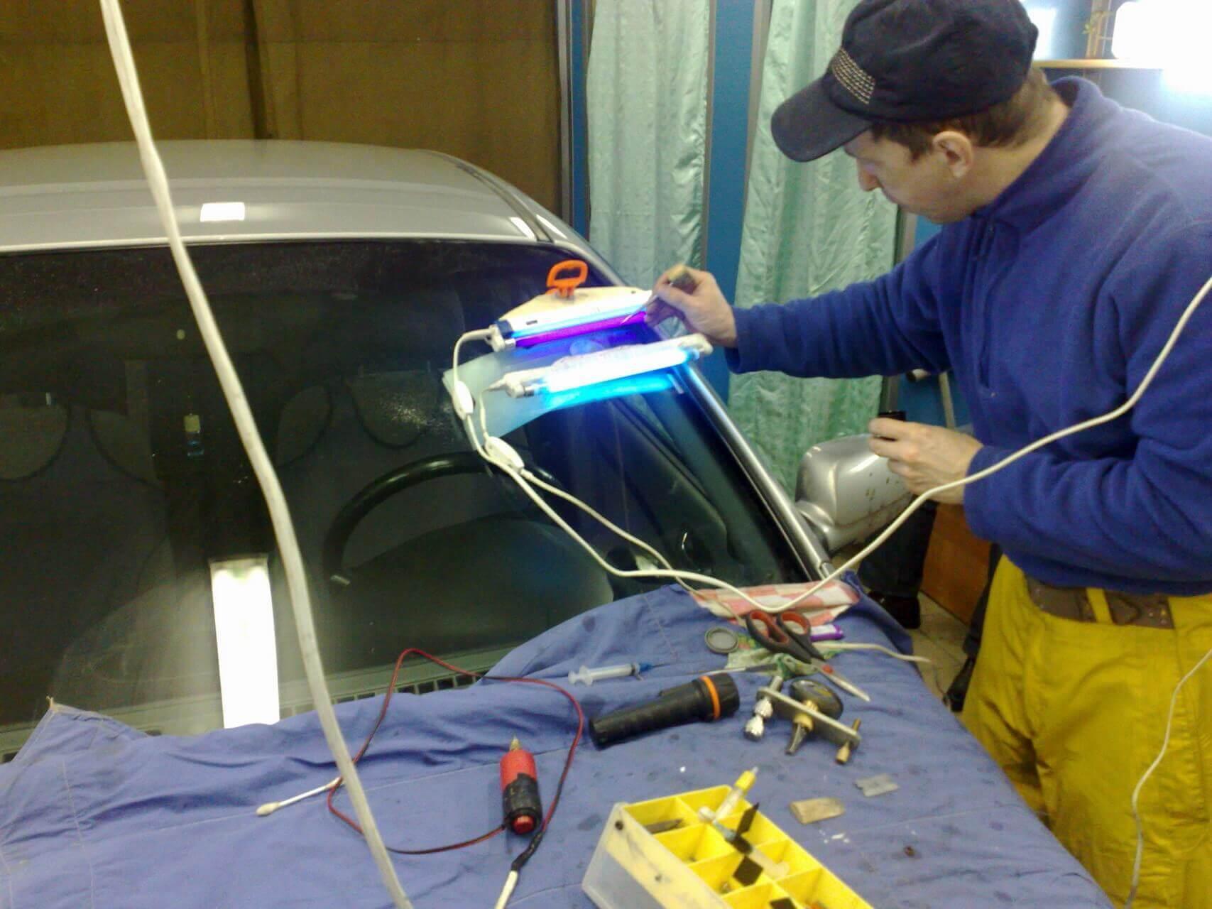 Отремонтировать лобовое стекло своими руками. Починка лобового стекла. Лобовое стекло отремонтированное. Починка стекла машины. Восстановление стекла автомобиля.