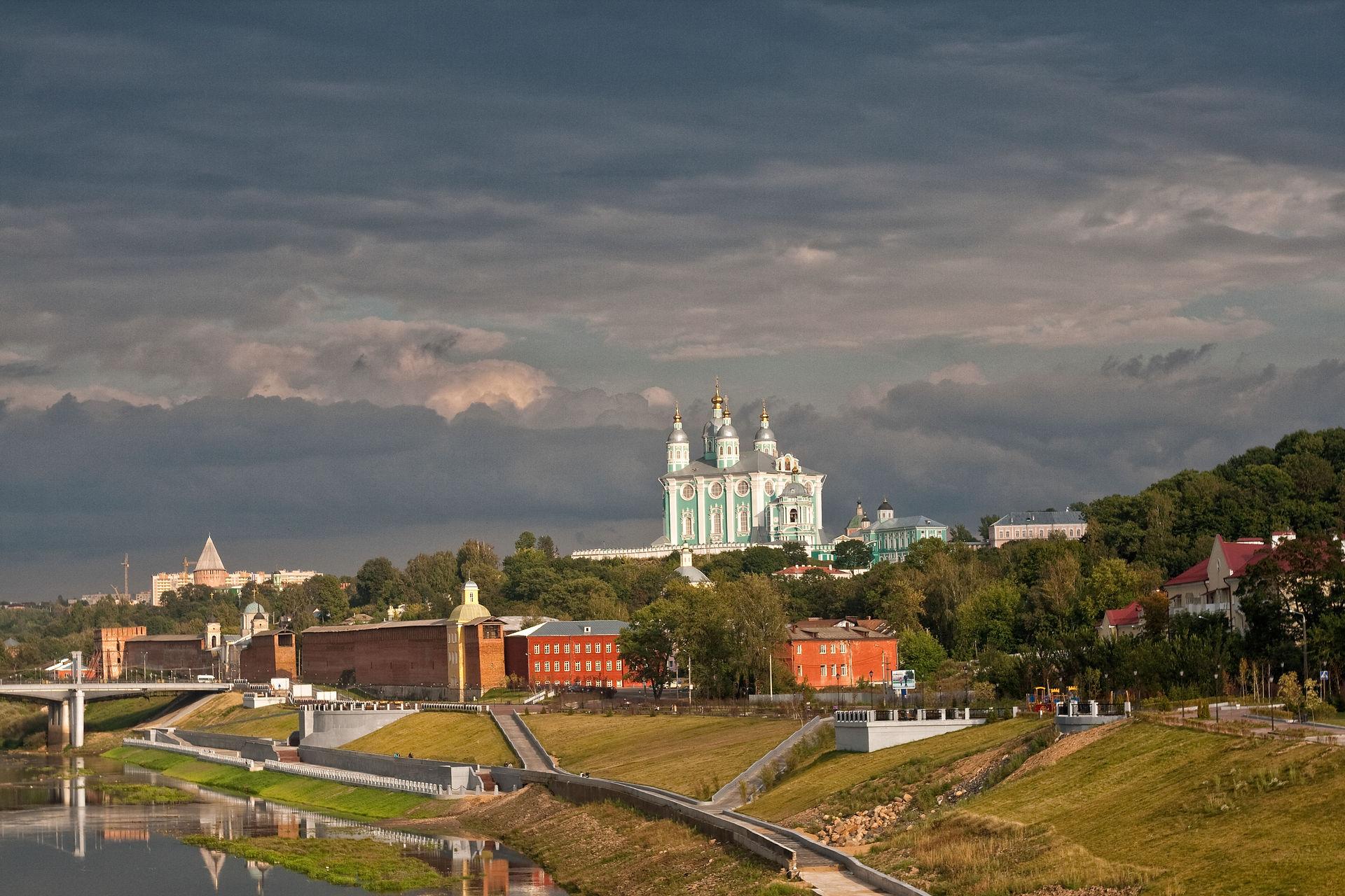 Развитие города смоленска. Смоленск виды города. Смоленск набережная собор. Смоленск панорама собор. Смоленск современный.