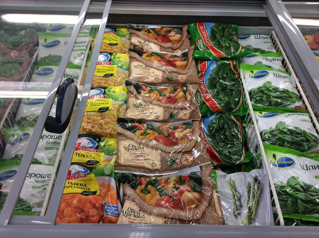 Заморозка новосибирск. Заморозка овощей в магазине. Выкладка замороженных овощей. Склад замороженной продукции. Заморозки овощи в магазине.