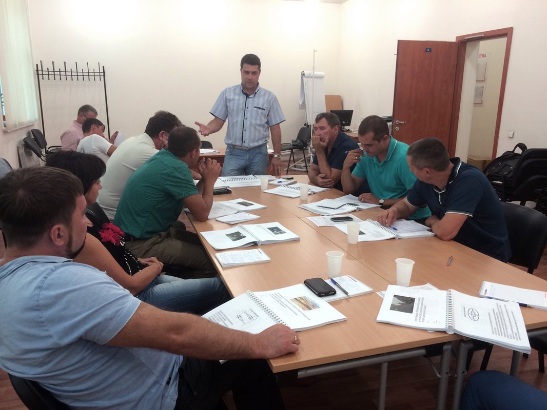 Иностранные инструкторы обучают Азов.