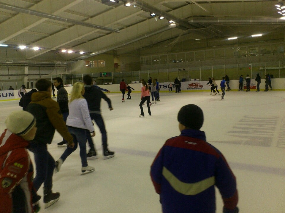 каток фабрика. каток в парке горького. открытый каток калуга. каток «фабрика счастливых людей». каток рядом с парком горького пермь.