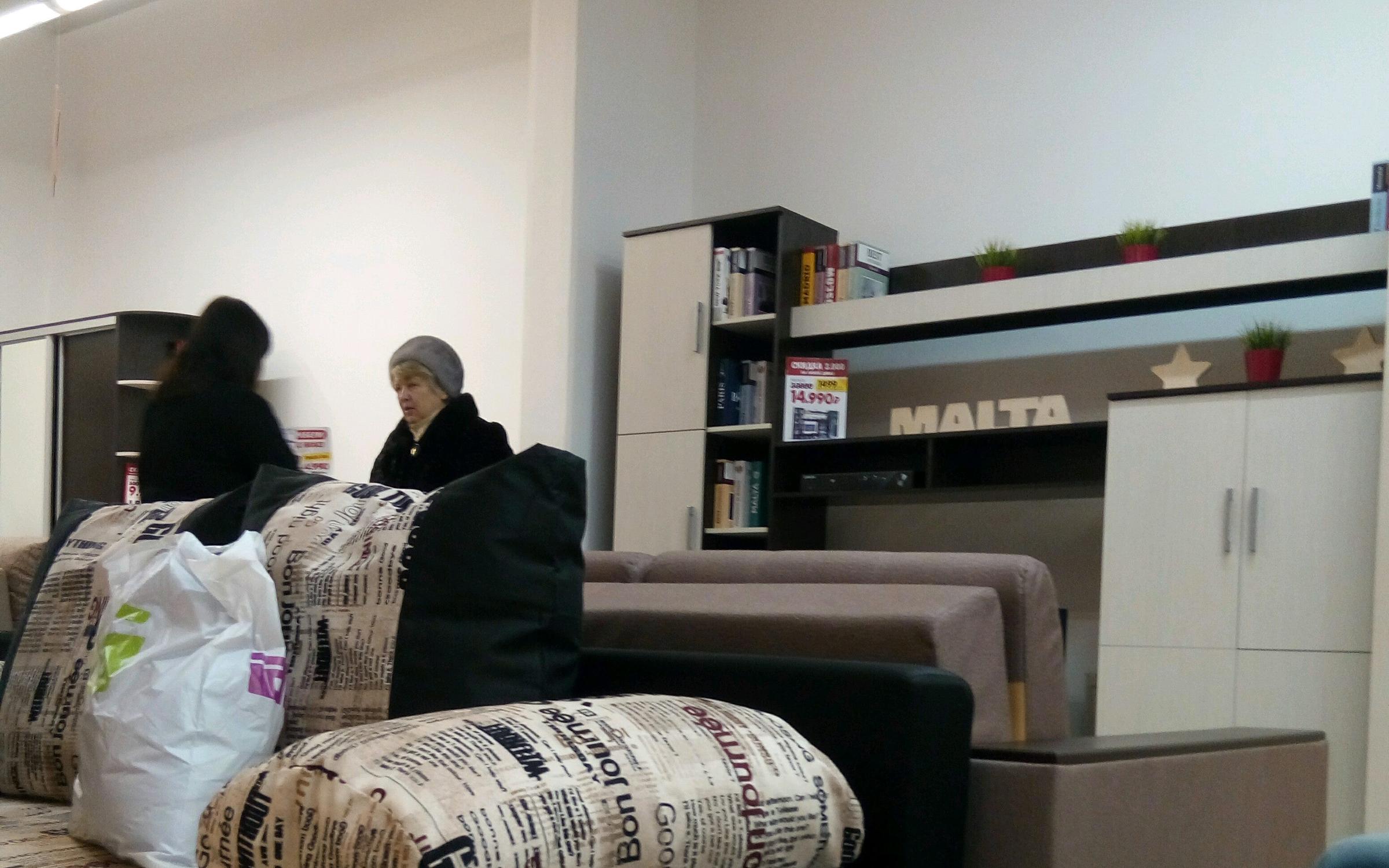 В Г Таштаголе мебельный магазин