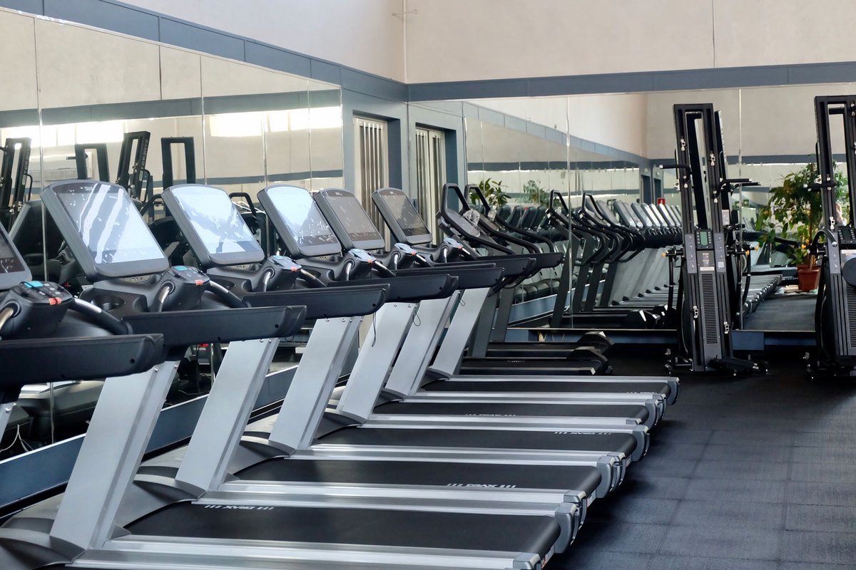 Спортзал мастер. Мастер Джим Владивосток Гоголя. Мастер Джим Олимпийский Владивосток. Мастер Джим Владивосток бассейн. Мастер Джим бассейн находка.