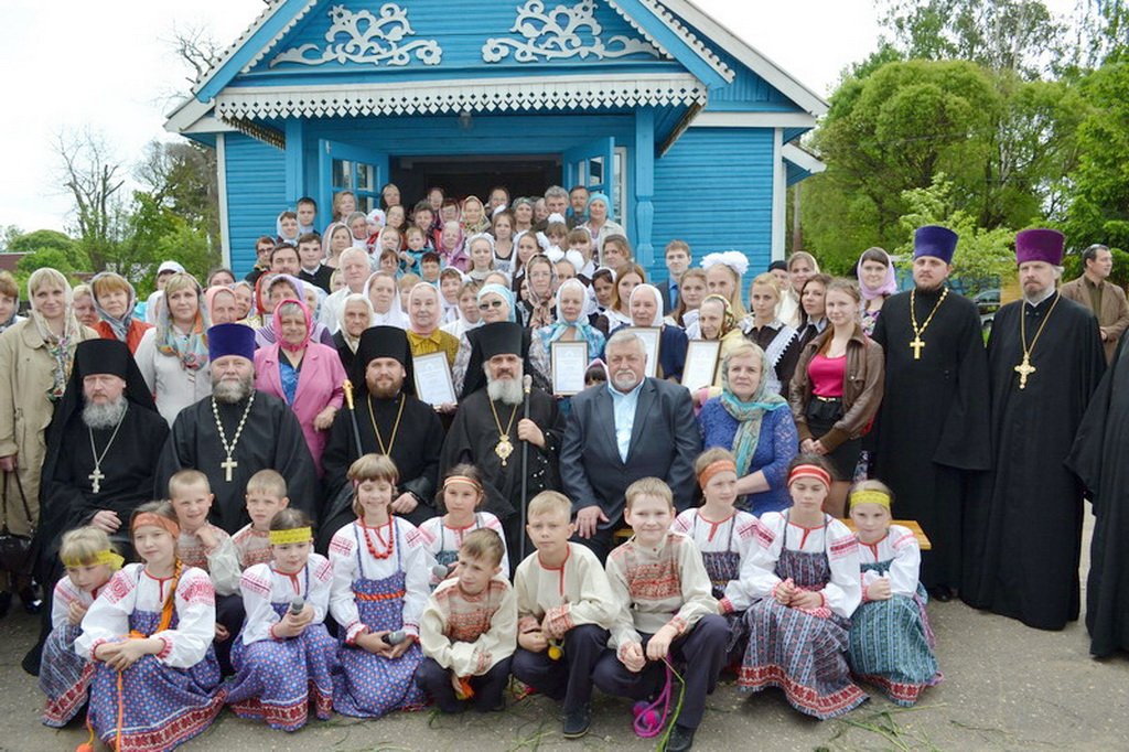 Погода малой вишере новгородской области. Малая Вишера храм Николая Чудотворца. Церковь в малой Вишере Новгородской области. Церковь святителя Николая в малой Вишере. Церковь староверов в малой Вишере.