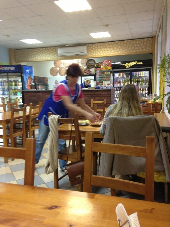 Пицца pizza тюмень. Пицца бар зарайск. Столовая моно пицца. Картинка пиццерии с работниками. Столовая моно пицца.