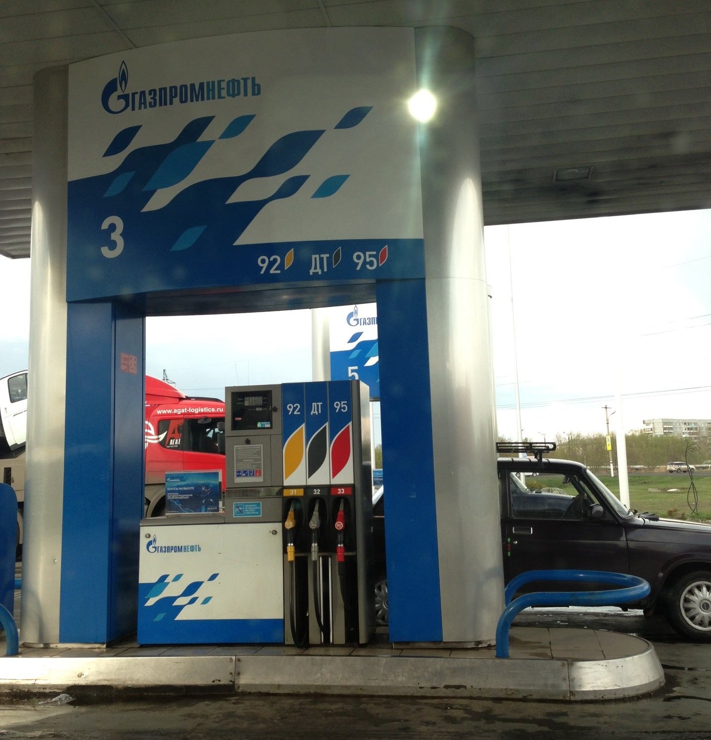 Официальные азс газпромнефть. Сеть АЗС Газпромнефть ОМК. АЗС Газпромнефть Стрелецкая 70. Сеть АЗС Газпромнефть Омск. Бензоколонка Газпромнефть 002