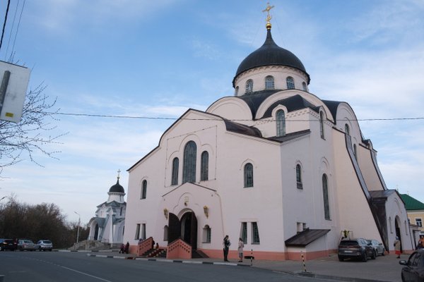 Укладка плитки в белой церкви