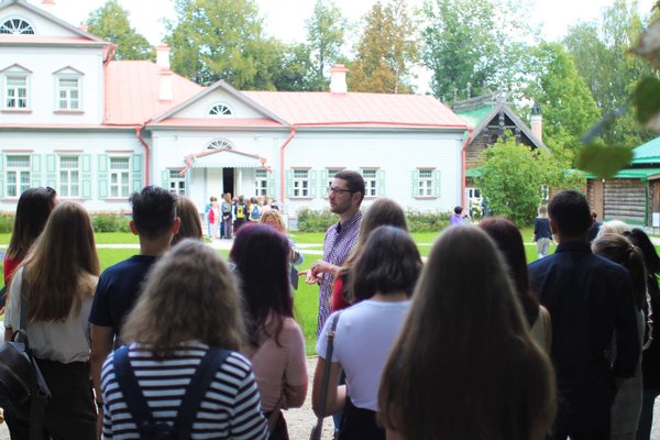 Художественное училище хотьково им васнецова. Абрамцевский колледж хотьково художественный. Ахпк васнецова. М васнецова. М.