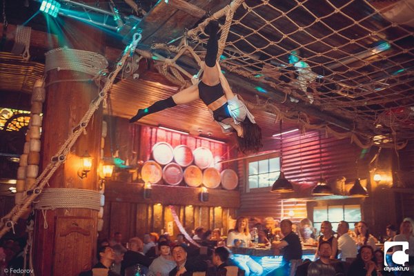 Комьюнити южно сахалинск. Сенсо южно-сахалинск бар. Selfin. Пять звезд южно-сахалинск. Универсал ресторан 5 звезд южно-сахалинск.