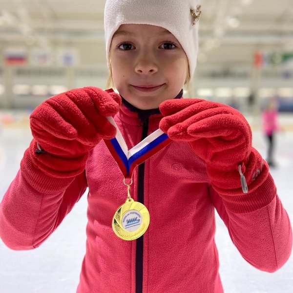 Конек школа фигурного катания. Школа фигурного катания имени Кудрявцева Новосибирск. Школа по фигурному катанию СПБ.