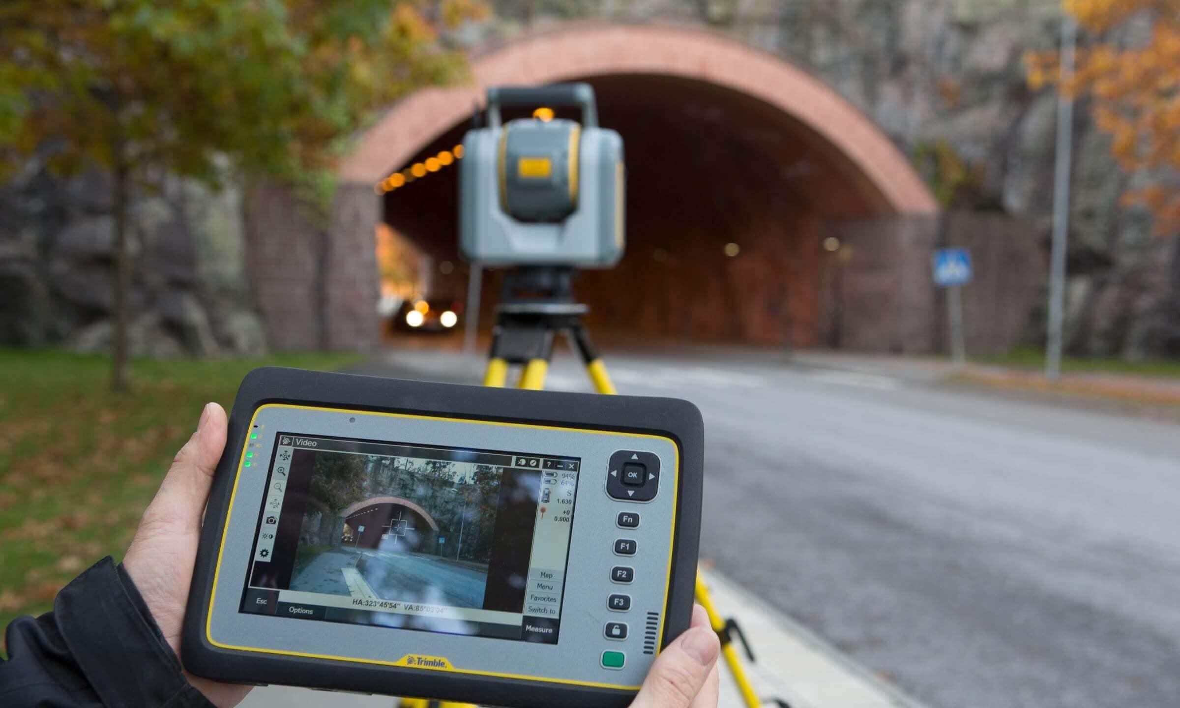 Наблюдение за осадкой здания. Trimble sx12. Trimble sx10 фото. Тахеометр Тримбл м3. Лазерный сканер Trimble x7.