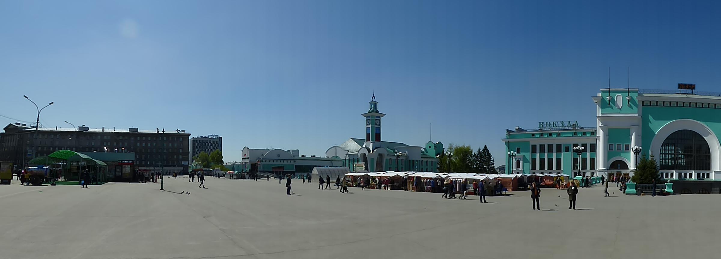 Новосибирск площадь вокзал. Площадь Гарина-Михайловского в Новосибирске. Вокзальная площадь Новосибирск. Вокзал Новосибирск главный.