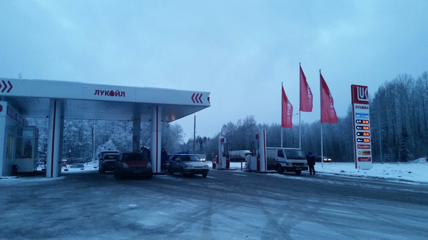 Улица северная вологда. Заправка лукойл вологда. Азс чернышевского вологда. Лукойл вологда. Чернышевского 188 лукойл вологда.