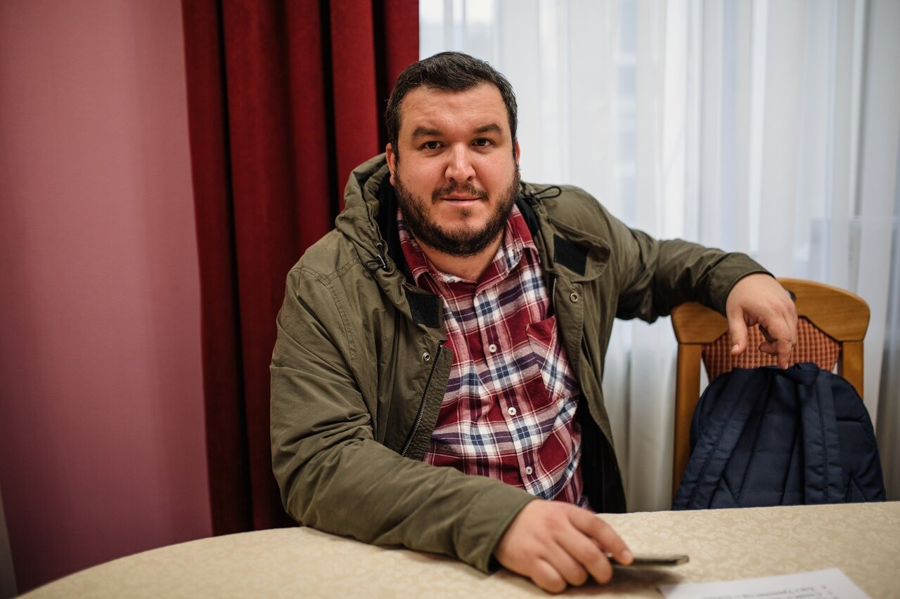 девушка копирайтер. услуги копирайтинга. копирайтер тюмень. красивая женщина копирайтер. девушка за ноутбуком.