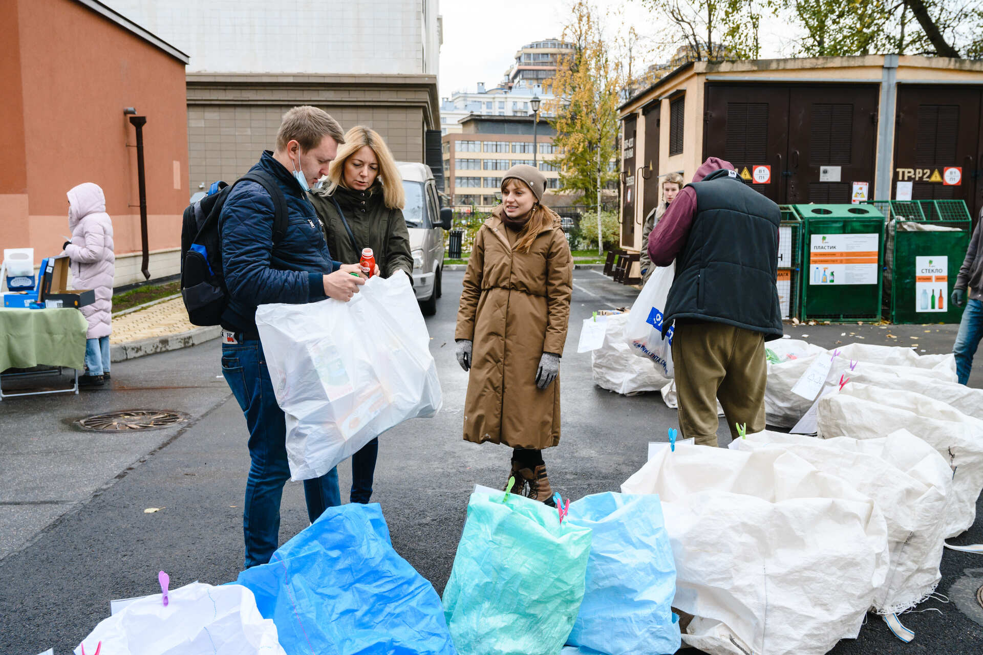 Прием макулатуры в Калининском районе: адреса и телефоны – Сдать макулатуру:  8 заведений, отзывы, фото – Санкт-Петербург – Zoon.ru