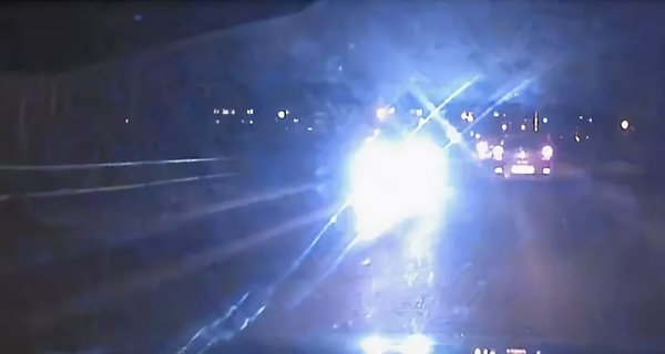 Подъезжаю к клубу светит на дальнем ксенон