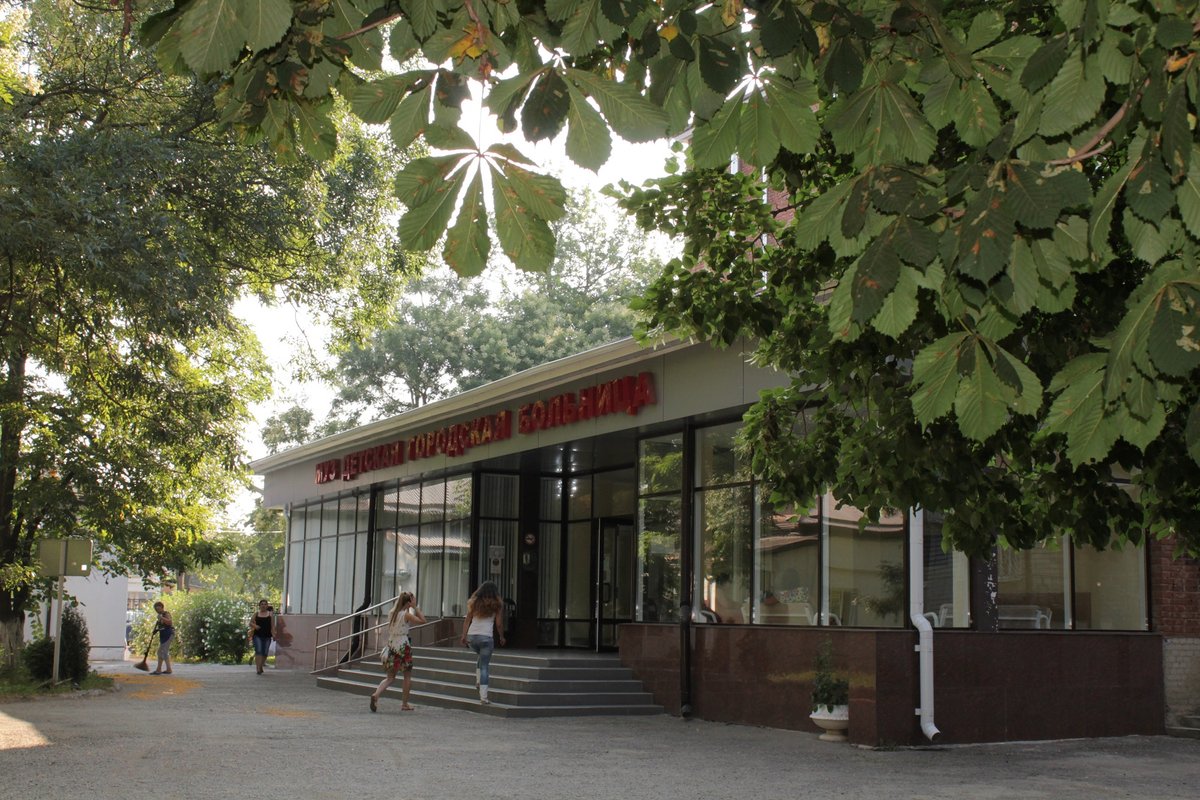 Номер детской поликлиники армавир. Детская поликлиника в г. 3 городская больница города армавир. Улица маркова 100 армавир. 1 поликлиника г армавир.