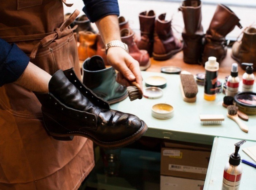 Качественный ремонт обуви. Обувная мастерская. Починка обуви. Обувные мастерские. Реставрационная обуви.