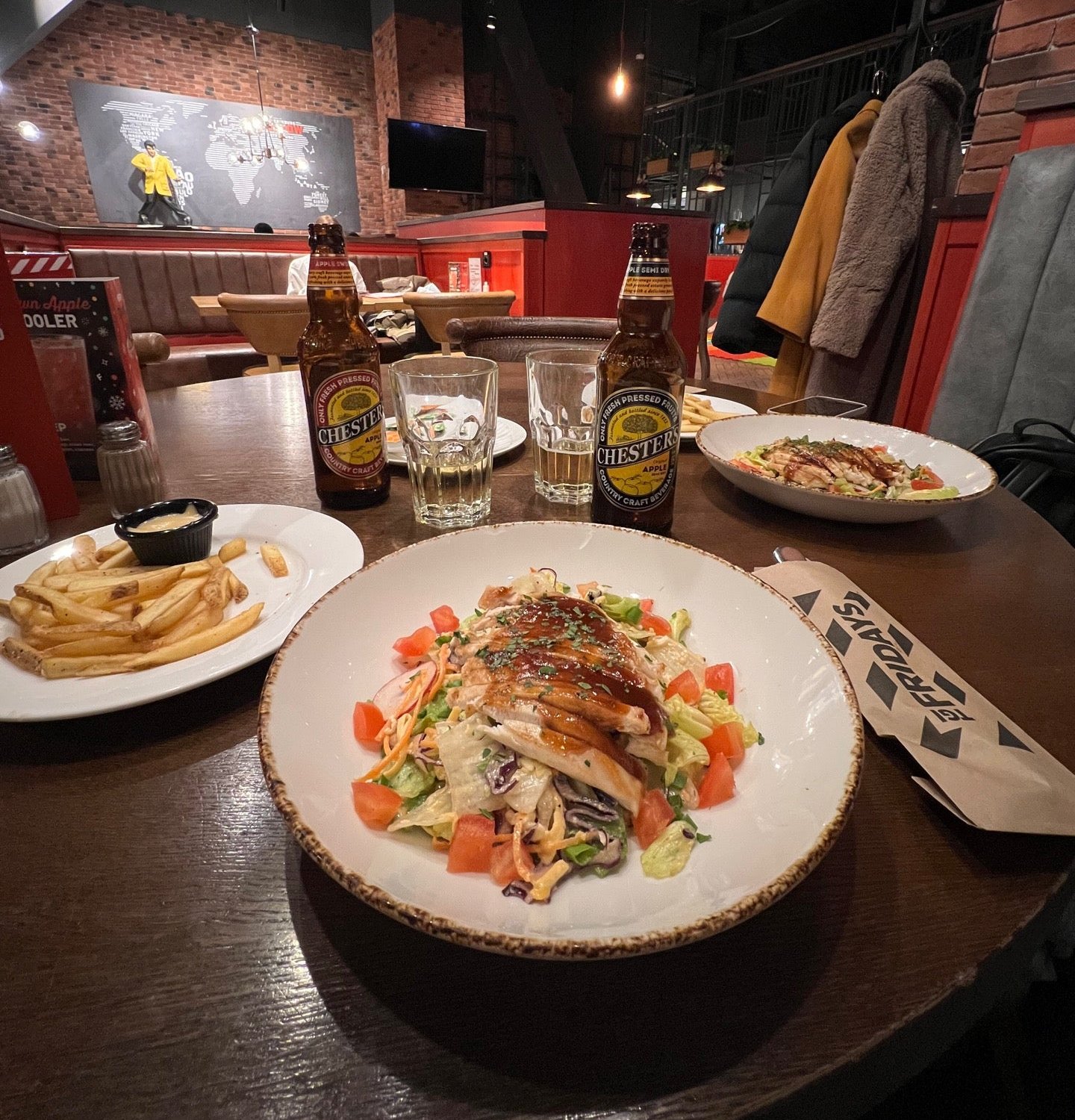 Ресторан американской кухни Tgi fridays на метро Домодедовская - отзывы ...