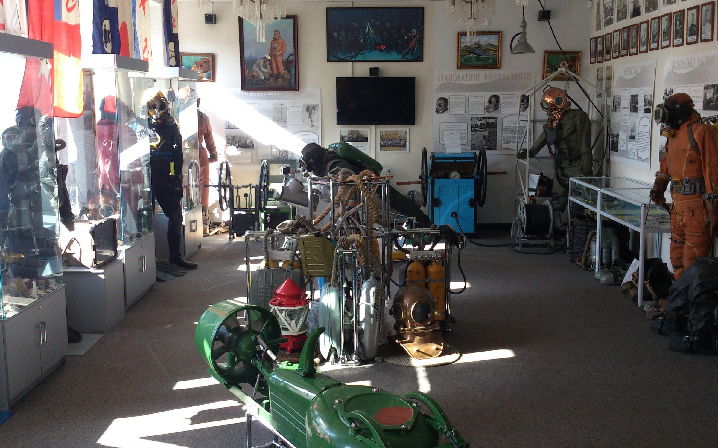 морской музей в кронштадте режим работы. кронштадтский морской музей кронштадт. кронштадт музей питер. музей морского завода кронштадт. музей водолазного дела в кронштадте.